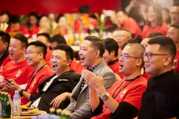 从7人制衣厂到如今年入77亿  太平鸟一路成长之道