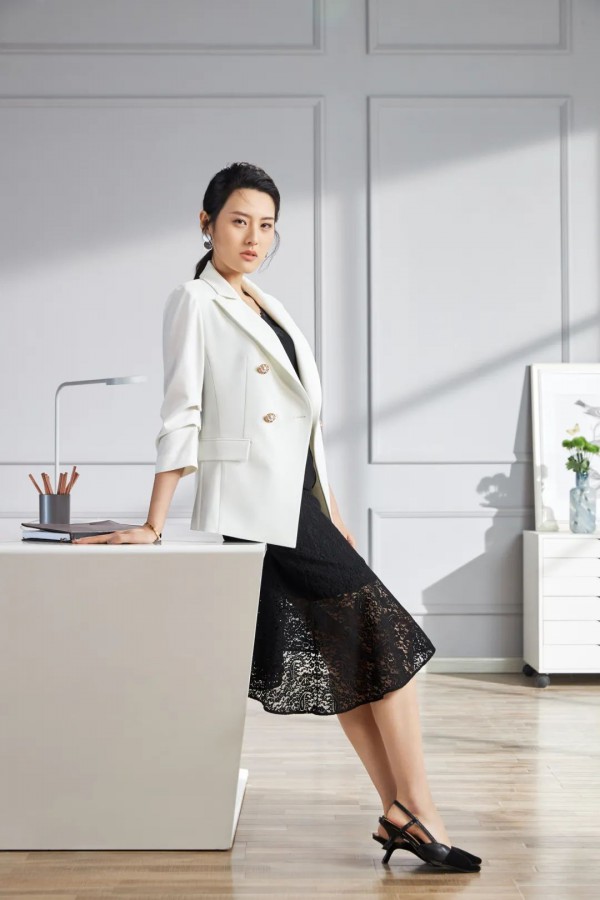 上班族初夏该怎么穿 有女人味的职场时装推荐