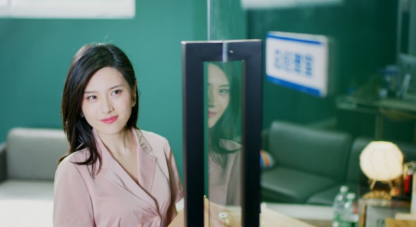 上班族初夏该怎么穿 有女人味的职场时装推荐