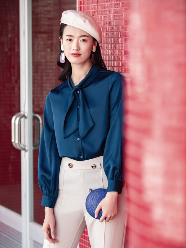 丝质衬衫释放柔美女性魅力