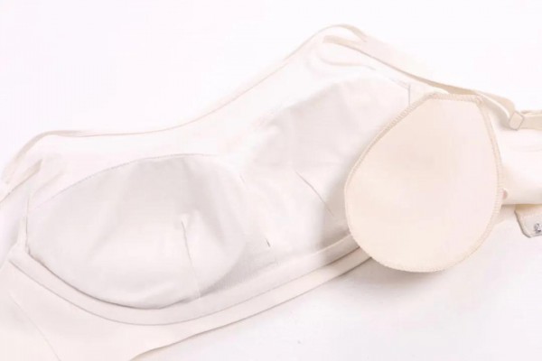 梦依诗母亲节 你陪我长大,我陪你变老