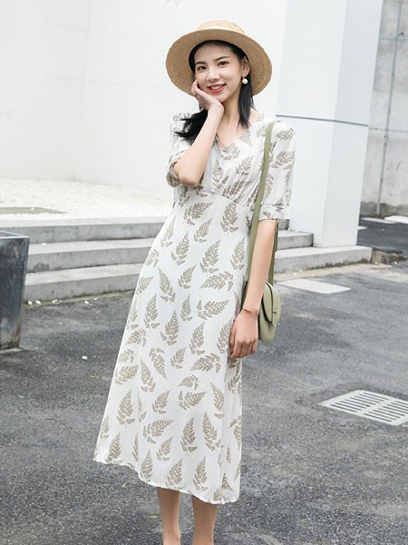 夏季简约范 爱马丁女装教你如何穿