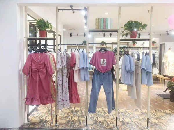 恭贺:戈蔓婷女装与浙江省戴女士成功合作!预祝开业大吉!