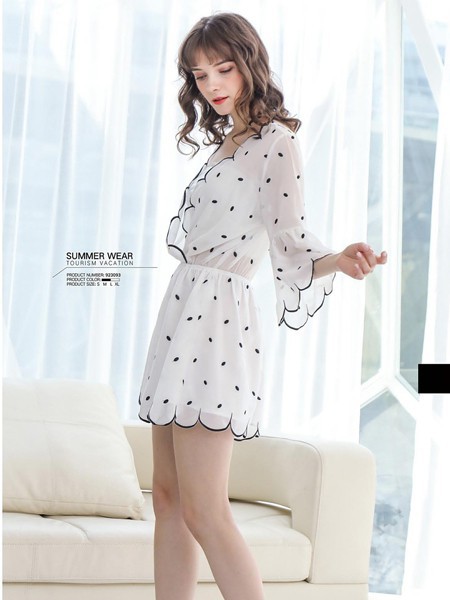 白色连衣裙穿搭 芊伊朵做你的穿搭导师