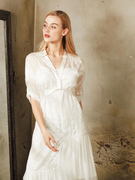 气质十足的优雅搭配 质萃女装为你呈现