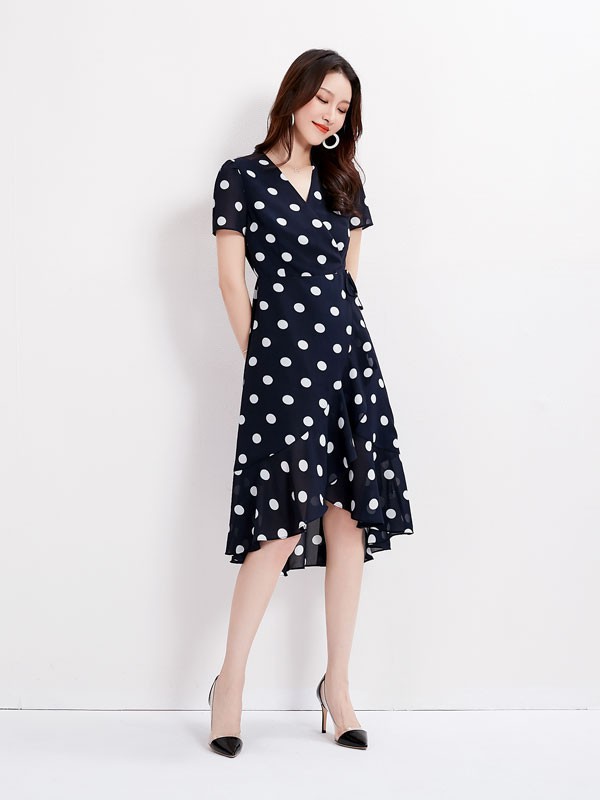 势不可挡的波点连衣裙 你确定不来一件?