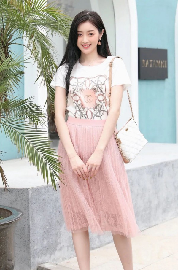 秋水伊人| 不失女人味的通勤粉色系,搞定你的约会衣橱