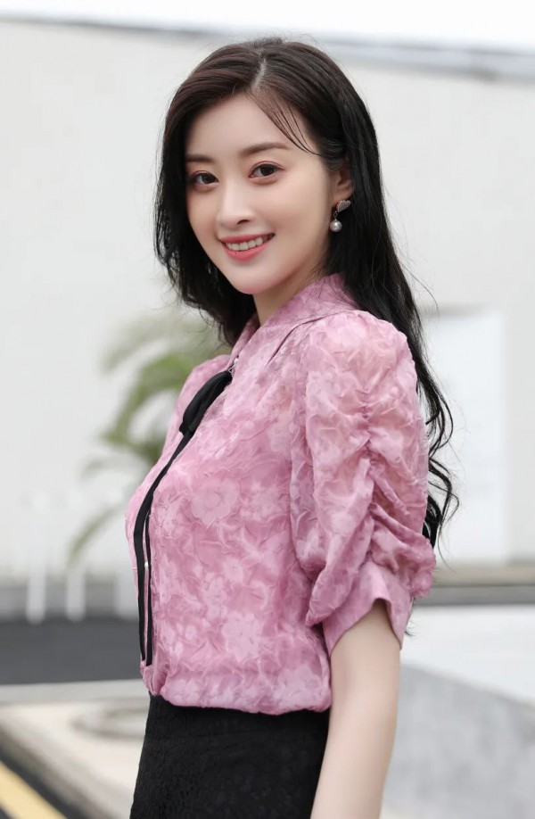 秋水伊人| 不失女人味的通勤粉色系,搞定你的约会衣橱