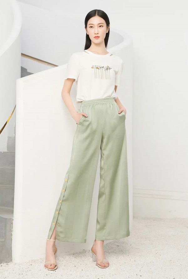 初夏穿什么衣服好看 佳人苑女装初夏浪漫穿搭鉴赏