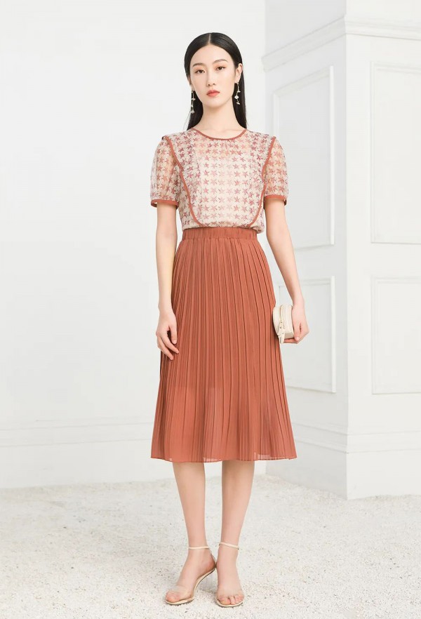 初夏穿什么衣服好看 佳人苑女装初夏浪漫穿搭鉴赏