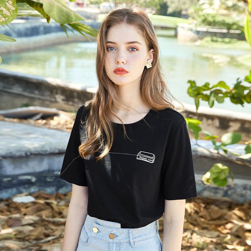 竞争激烈的女装市场中 戈蔓婷品牌女装犹如一匹黑马异军突起