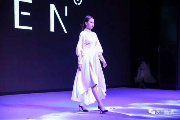 卡蔓开场秀 昨晚虎门品牌惊艳购物节