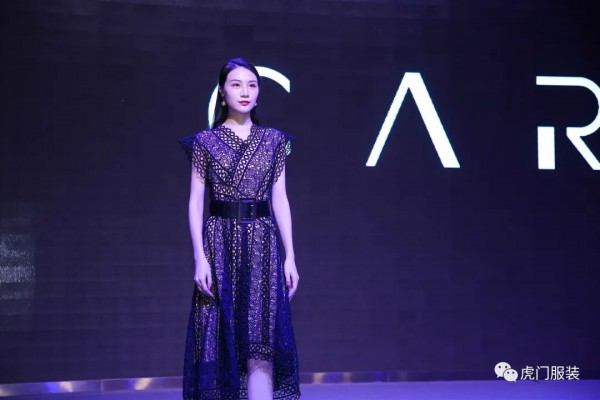 卡蔓开场秀 昨晚虎门品牌惊艳购物节