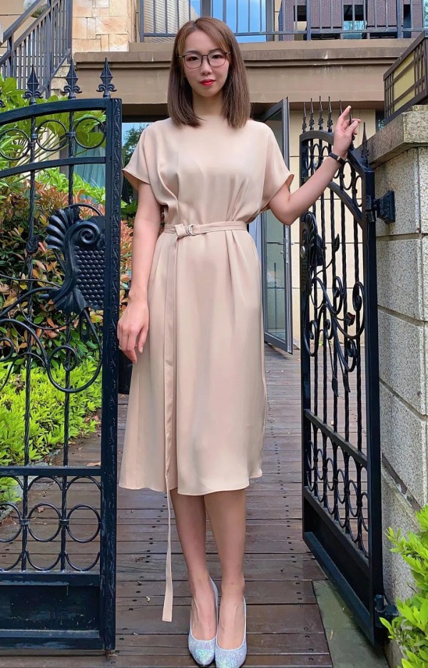 连衣裙向完美夏天Say Hi  你的优雅知性风