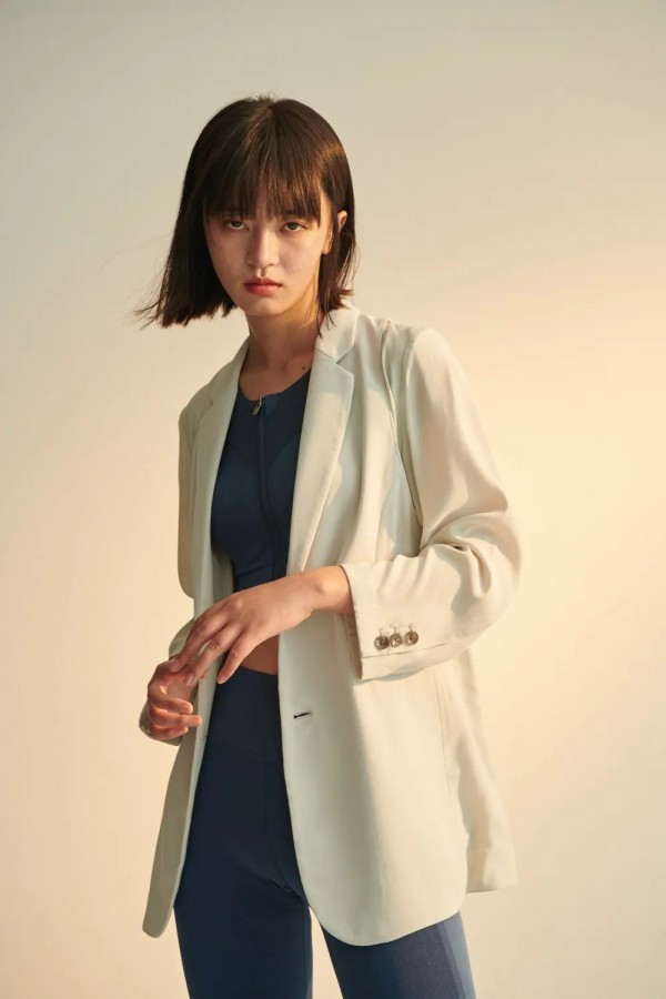 HOW x initial  运动格调,演绎极限舒适