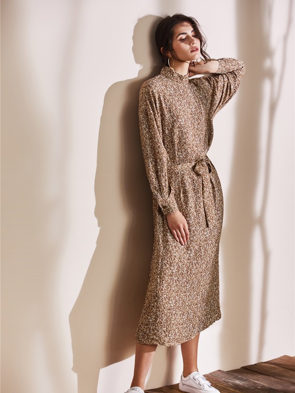 夏天长裙如何穿搭?尼赫菲打造不一样的风格