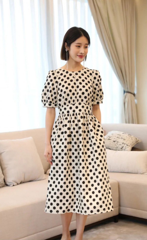 MC&ME女装品牌上新 简单又撩人的连衣裙来啦