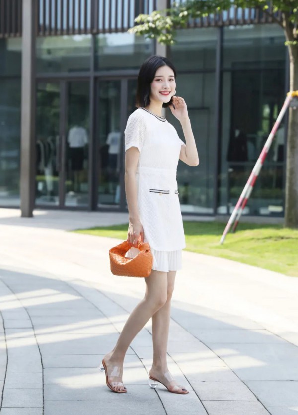 MC&ME女装品牌上新 简单又撩人的连衣裙来啦