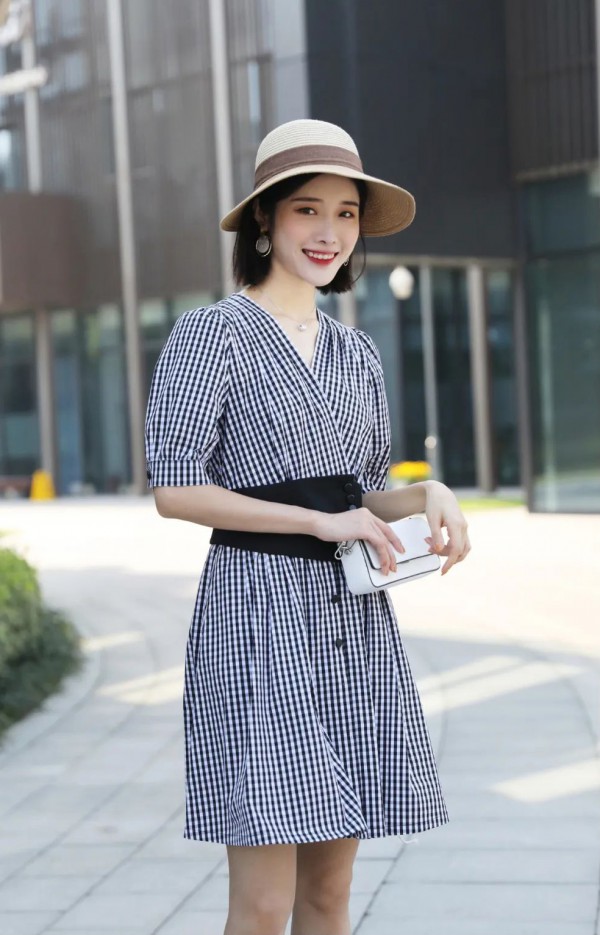 MC&ME女装品牌上新 简单又撩人的连衣裙来啦