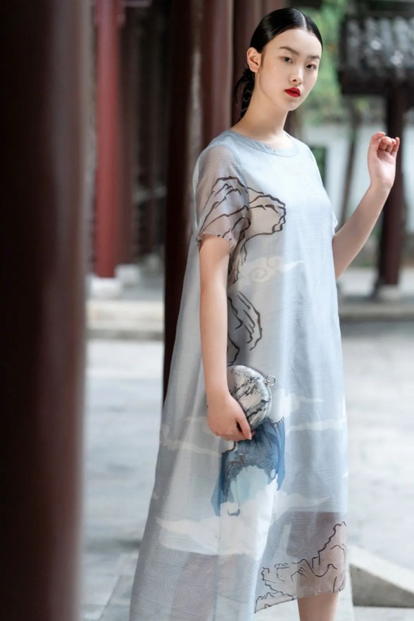 迪凯艺术女装上新 米兰时装周系列——瑰丽敦煌