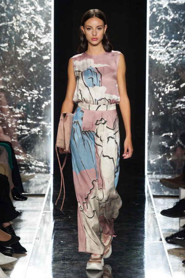 迪凯艺术女装上新 米兰时装周系列——瑰丽敦煌