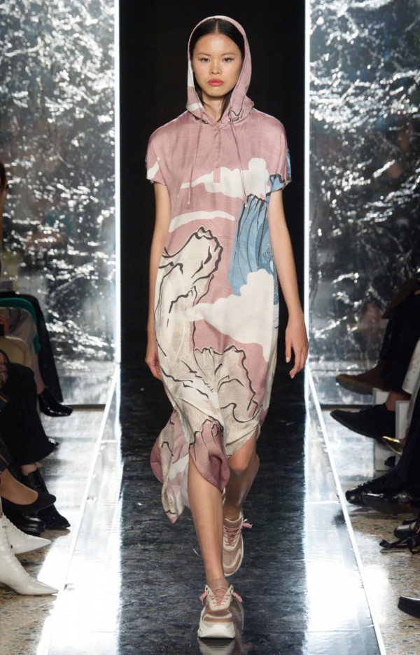 迪凯艺术女装上新 米兰时装周系列——瑰丽敦煌