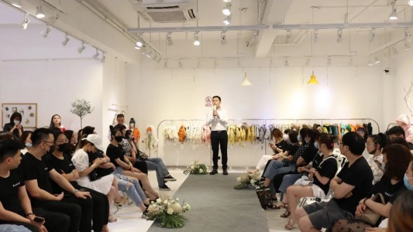 阿龙衣族旗下四大品牌2020深秋&羽绒新品订货会圆满落幕