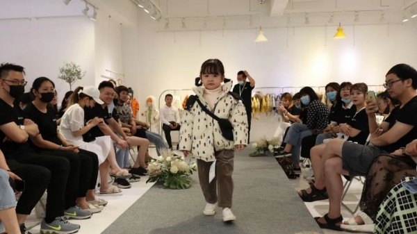 阿龙衣族旗下四大品牌2020深秋&羽绒新品订货会圆满落幕