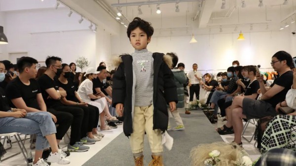 阿龙衣族旗下四大品牌2020深秋&羽绒新品订货会圆满落幕