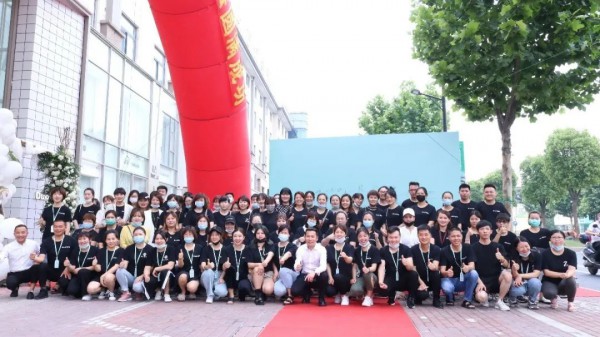 阿龙衣族旗下四大品牌2020深秋&羽绒新品订货会圆满落幕