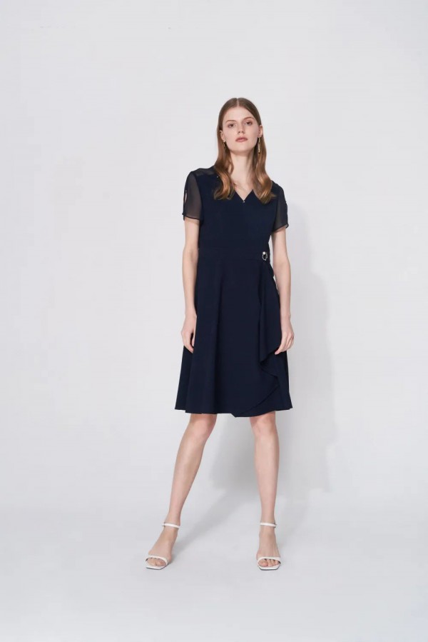 夏天穿什么衣服最合适 小黑裙百搭经典又优雅