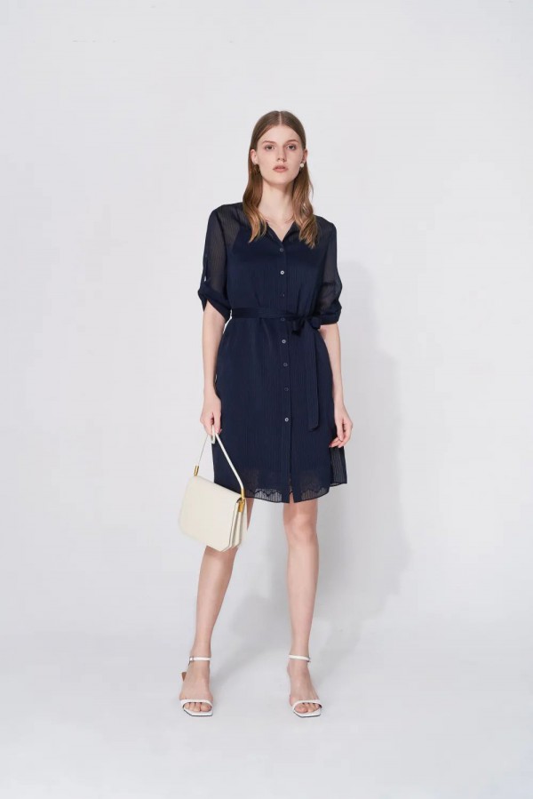 夏天穿什么衣服最合适 小黑裙百搭经典又优雅