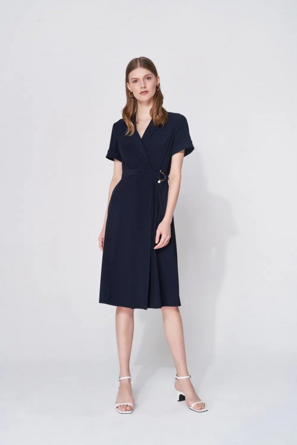 夏天穿什么衣服最合适 小黑裙百搭经典又优雅