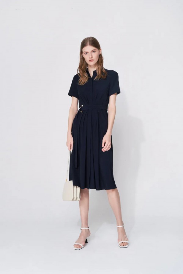 夏天穿什么衣服最合适 小黑裙百搭经典又优雅