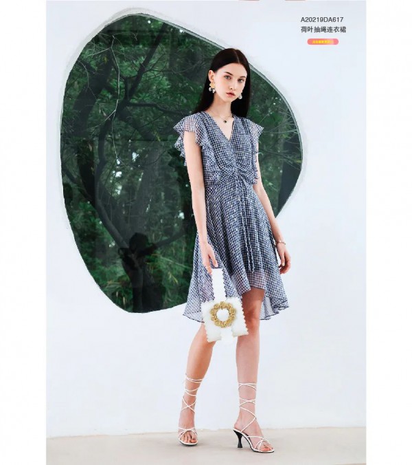 阿依莲女装:21世纪社交复兴图鉴,拼的是穿搭段位