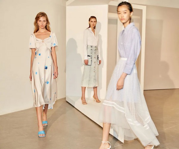 听ochirly说穿上这些连衣裙就能清凉一夏