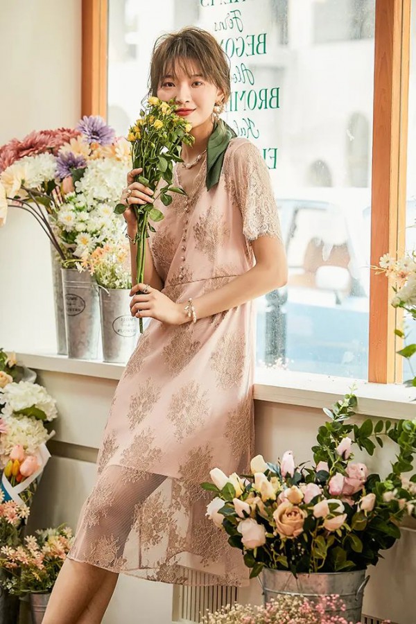 糖水冰棍,冰镇西瓜,五颜六色的裙摆和摇摇晃晃的夏天