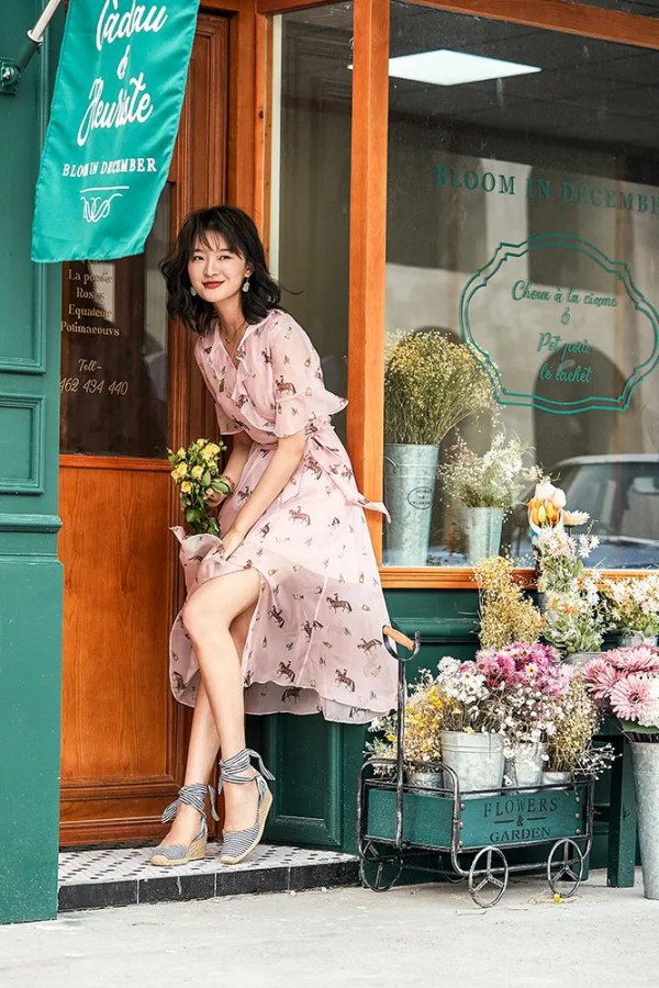 糖水冰棍,冰镇西瓜,五颜六色的裙摆和摇摇晃晃的夏天