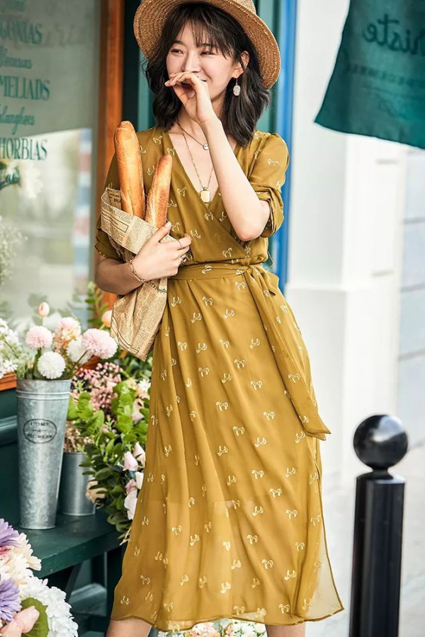 糖水冰棍,冰镇西瓜,五颜六色的裙摆和摇摇晃晃的夏天