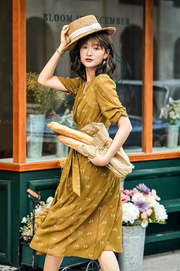 糖水冰棍,冰镇西瓜,五颜六色的裙摆和摇摇晃晃的夏天