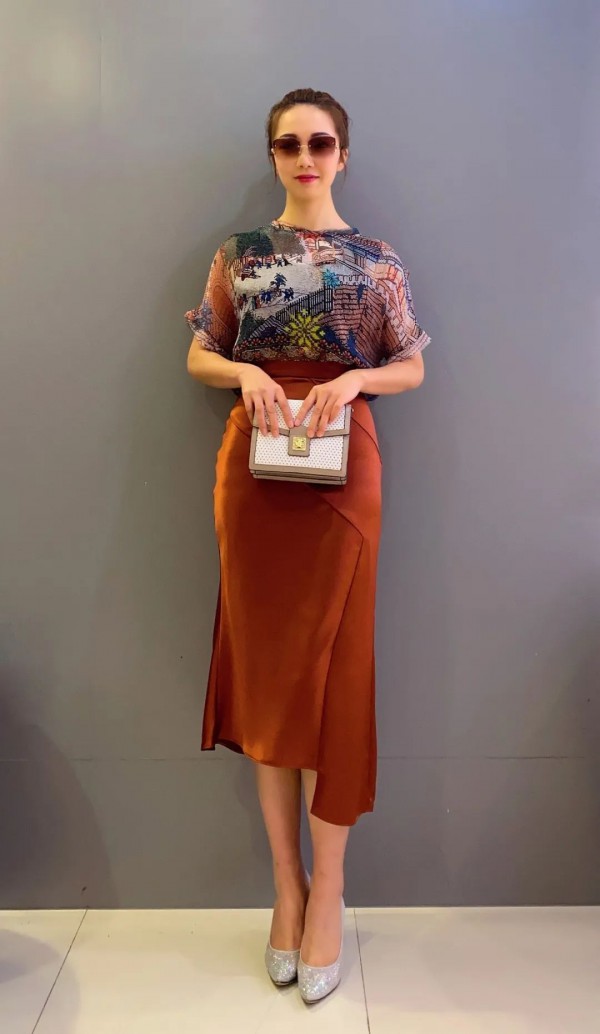 会颜色搭配的女孩 不需要流行单品