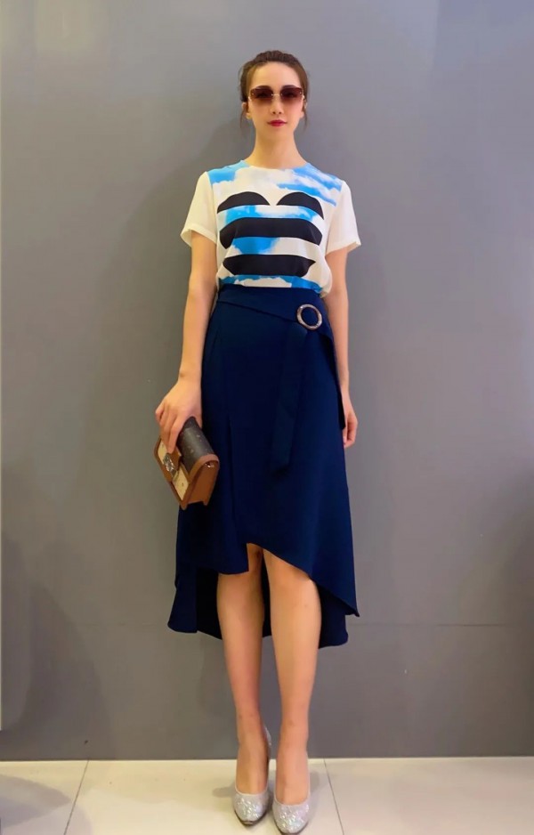 会颜色搭配的女孩 不需要流行单品