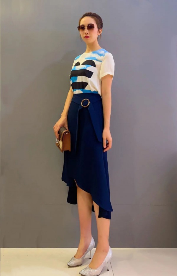 会颜色搭配的女孩 不需要流行单品