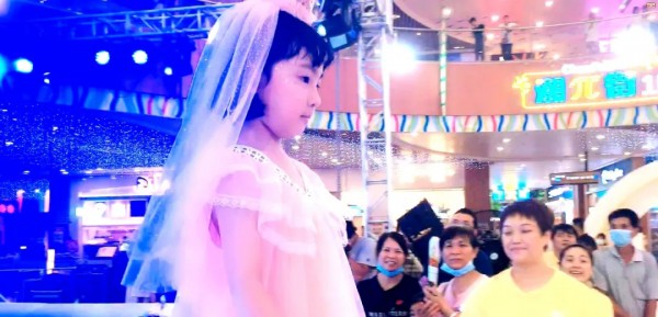 卡贝鱼携手清远婴语故事童装走秀活动取得圆满成功!