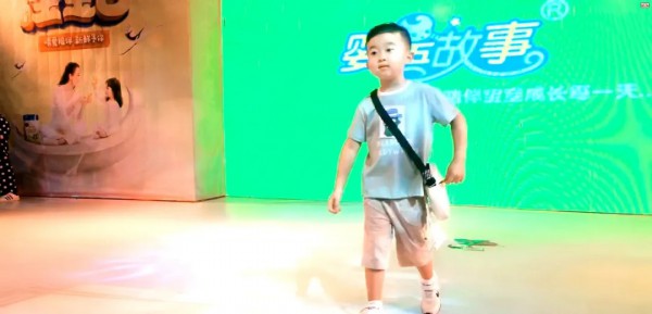 卡贝鱼携手清远婴语故事童装走秀活动取得圆满成功!