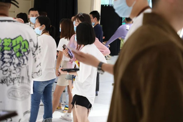 尘封的文艺和未来 写生男装2020秋季订货会