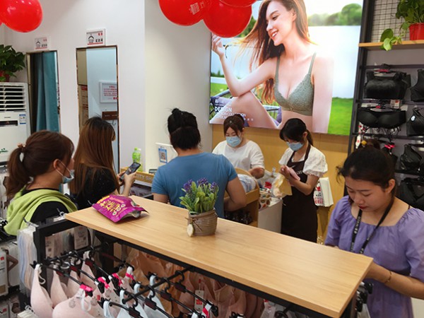 热烈祝贺“都市新感觉”佛山店盛大开业!