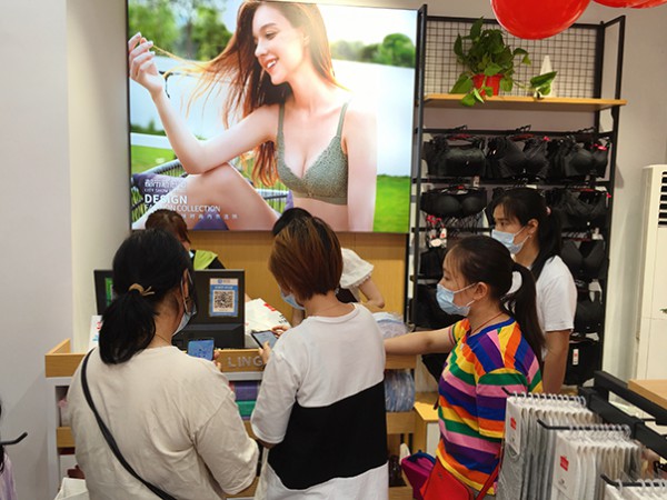 热烈祝贺“都市新感觉”佛山店盛大开业!