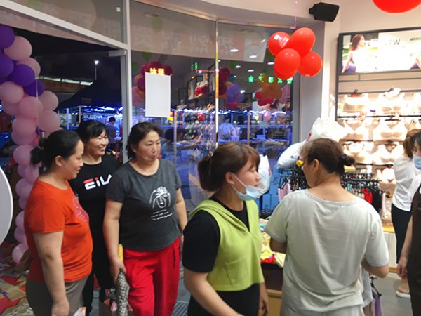 热烈祝贺“都市新感觉”佛山店盛大开业!