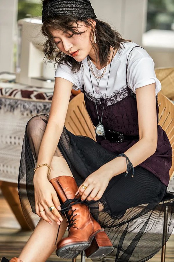 黑色连衣裙款式有哪些 黑色连衣裙显高显瘦吗